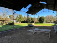 Terrain à Bâtir Arboré avec Hangars et Autres Dépendances