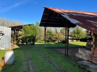 Terrain à Bâtir Arboré avec Hangars et Autres Dépendances