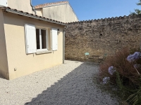 Ruffec Town Centre House With Large Garage And A Courtyard