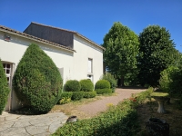 Belle Maison De Ville Avec Jardin Clos de Murs