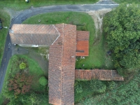 Maison Ancienne de 4 Chambres avec Dépendances