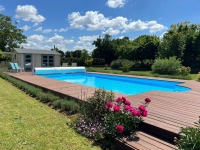 Élégante Demeure Ancienne avec Piscine et Jardin Paysager