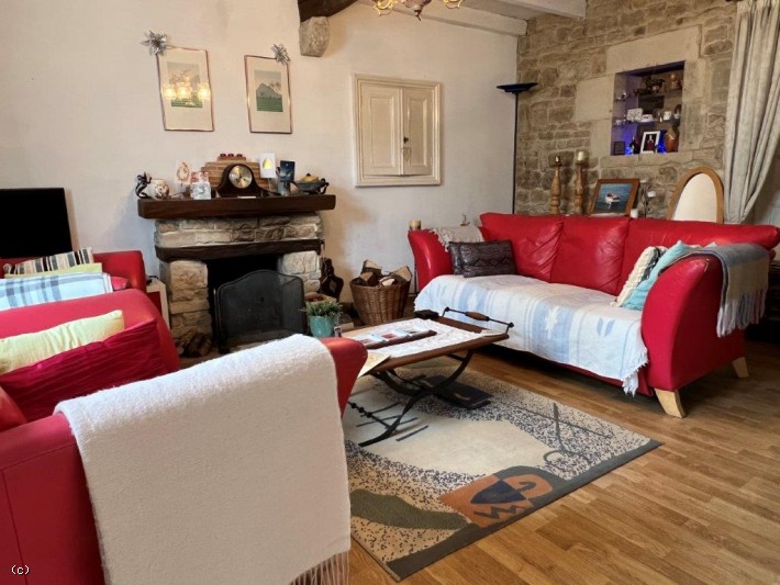 Lovely 2 Bedroom Stone House With Private Courtyard Garden And Barns