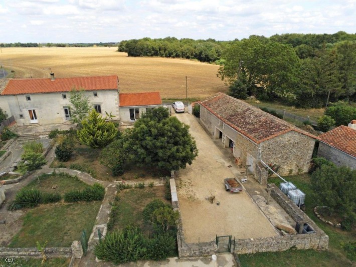 4 bedroom stone house with beautiful garden and large outbuilding
