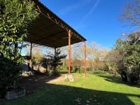 Terrain à Bâtir Arboré avec Hangars et Autres Dépendances