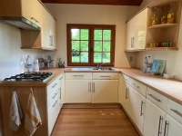 Spacious Family Home with Pool, 6 Bedrooms – Peaceful Hamlet Setting, 2.5 km from Village Centre