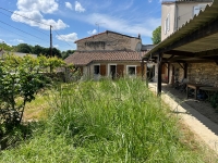Au Cœur de Ruffec – Deux Maisons de Plain-Pied en Pierre avec Jardinet