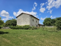 Ensemble Immobilier de Charme avec Maison Principale, Gîte, et Piscine
