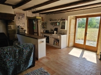 Ensemble Immobilier de Charme avec Maison Principale, Gîte, et Piscine