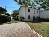 Jolie Maison de 3 Chambres avec Studio, Dépendances et Jardin