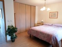 Spacious Family Home with Pool, 6 Bedrooms – Peaceful Hamlet Setting, 2.5 km from Village Centre
