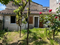 Au Cœur de Ruffec – Deux Maisons de Plain-Pied en Pierre avec Jardinet