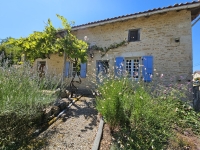 Superb Character House with 2 Bedrooms Between Champagne Mouton and Saint-Laurent-de-Céris