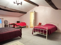 Maison De Campagne Située Au Calme A Vendre. 2 Chambres Et Grand Jardin