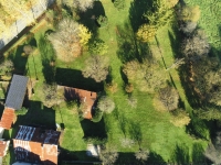 Terrain à Bâtir Arboré avec Hangars et Autres Dépendances