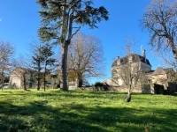 Très Belle Maison du 17e Siècle avec Beau Parc et Dépendances