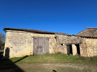 Maison en Pierre à Rénover Avec Dépendances Sur Un Terrain De 1055m²