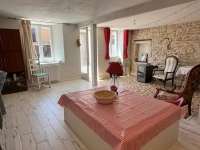 Charmante Maison en Pierre avec Dépendances et Cour Intime – Proche Sauzé-Vaussais