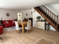 Charmant Ensemble à Vendre Avec 2 Maisons, Granges et Terrain Arboré