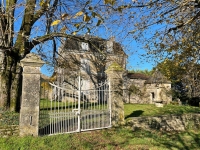 Très Belle Maison du 17e Siècle avec Beau Parc et Dépendances