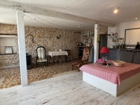 Charmante Maison en Pierre avec Dépendances et Cour Intime – Proche Sauzé-Vaussais