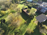 Terrain à Bâtir Arboré avec Hangars et Autres Dépendances