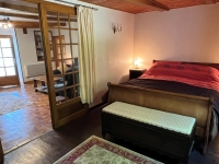 Maison De Campagne Située Au Calme A Vendre. 2 Chambres Et Grand Jardin