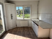 Jolie Maison en Pierres Offrant 3 Chambres, Grange Et Jardin Clos