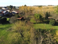 Terrain à Bâtir Arboré avec Hangars et Autres Dépendances