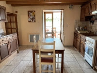 Maison De Campagne Située Au Calme A Vendre. 2 Chambres Et Grand Jardin
