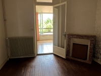 Stone House with Great Potential – 3 Bedrooms, Garden, and Attic to Convert