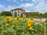 Magnifique Maison de Maître sur plus d'un Hectare de Terrain et avec de Belles Dépendances