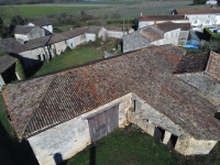 Maison en Pierre à Rénover Avec Dépendances Sur Un Terrain De 1055m²