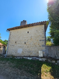 Superb Character House with 2 Bedrooms Between Champagne Mouton and Saint-Laurent-de-Céris
