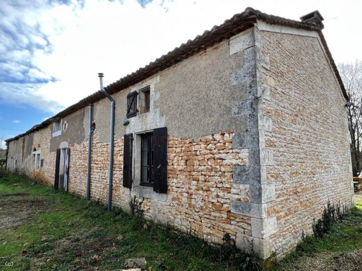 Beautiful Old House In The Quiet With Land Of More Than One Hectare