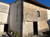 Verteuil-Sur-Charente : Two Independent Properties With Views Of The Chateau
