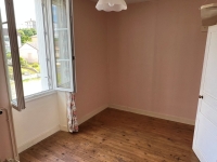 Stone House with Great Potential – 3 Bedrooms, Garden, and Attic to Convert