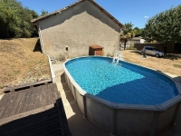 Charmant Ensemble à Vendre Avec 2 Maisons, Granges et Terrain Arboré