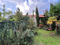 Belle Maison en Pierre avec Beau Jardin et Beaucoup de Dépendances