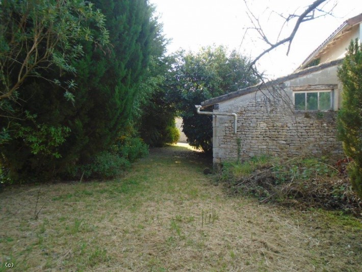 Pretty 1 Bedroomed Stone Cottage