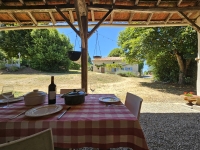 Superb Character House with 2 Bedrooms Between Champagne Mouton and Saint-Laurent-de-Céris