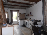 Townhouse To Renovate With Courtyard, Close to Commerce