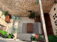 Fantastic and Spacious 5 Bedroom Townhouse With Courtyard