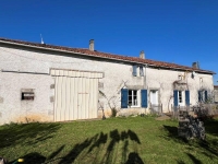 GROS POTENTIELS ! Grande Maison Ancienne Proche de Nanteuil-en-Vallée