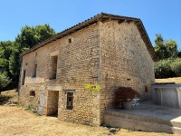 Charmant Ensemble à Vendre Avec 2 Maisons, Granges et Terrain Arboré