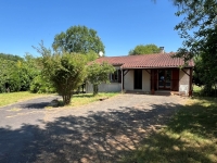 Pavillon Semi-Enterré Avec Beau Et Grand Jardin