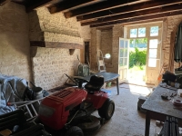Charmante Maison de Village de 2 Chambres avec Projet de Rénovation et Terrain Spacieux