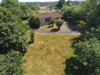 Pavillon Semi-Enterré Avec Beau Et Grand Jardin