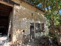 Jolie Maison de 3 Chambres avec Studio, Dépendances et Jardin