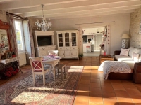 Beautiful Stone House with 5 Bedrooms and Swimming Pool. Gîte Possibility